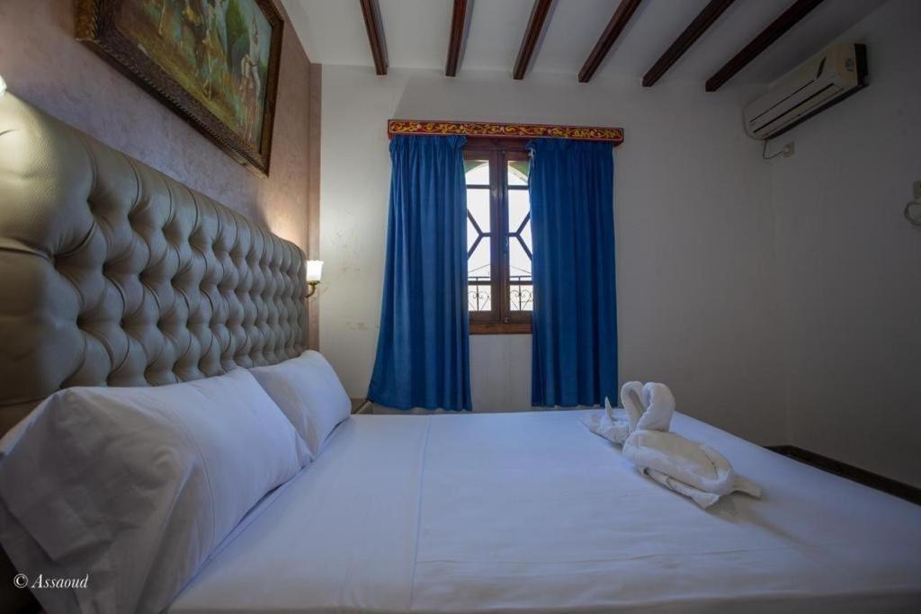 Guest House Yasmina เชฟชาอูน ภายนอก รูปภาพ